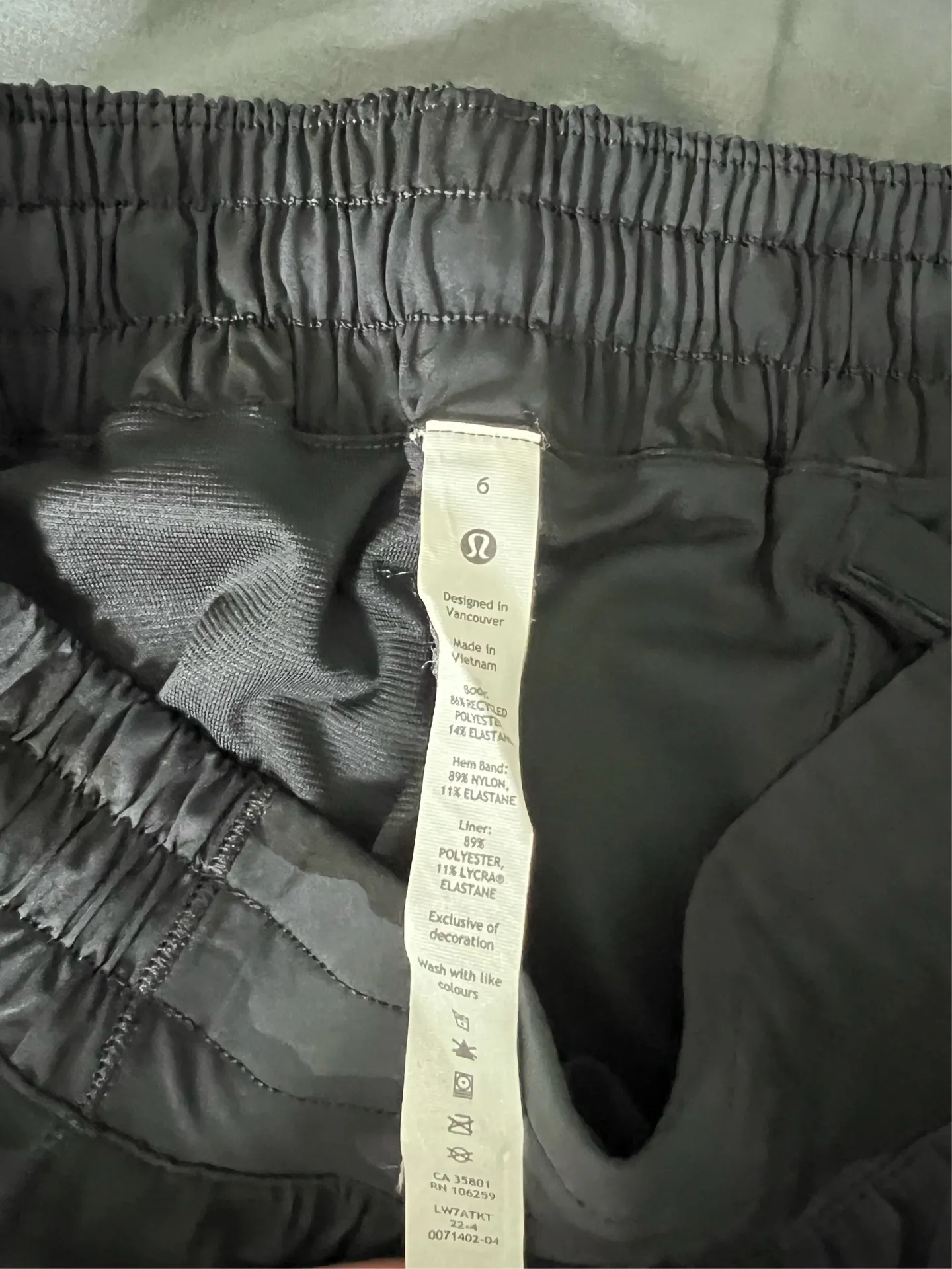 Lululemon Shorts Hotty Hot 4" - Image 3