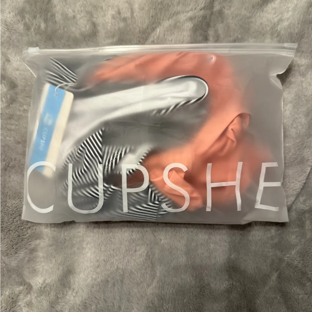 310 NWT Cupshe Coral and Striped Halter One Piece Swimsuit Beach Vacation - Image 8