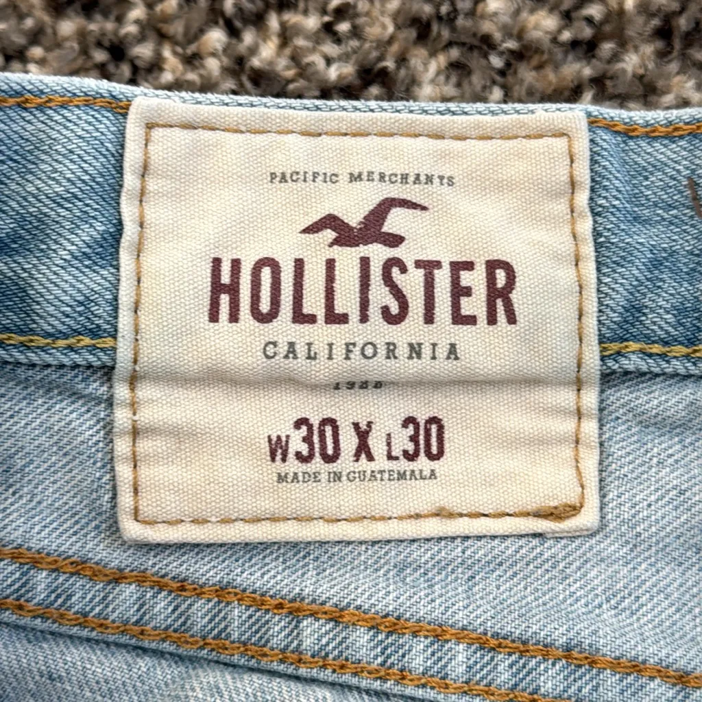 Hollister Women's Light Blue Jean Shorts - Image 3