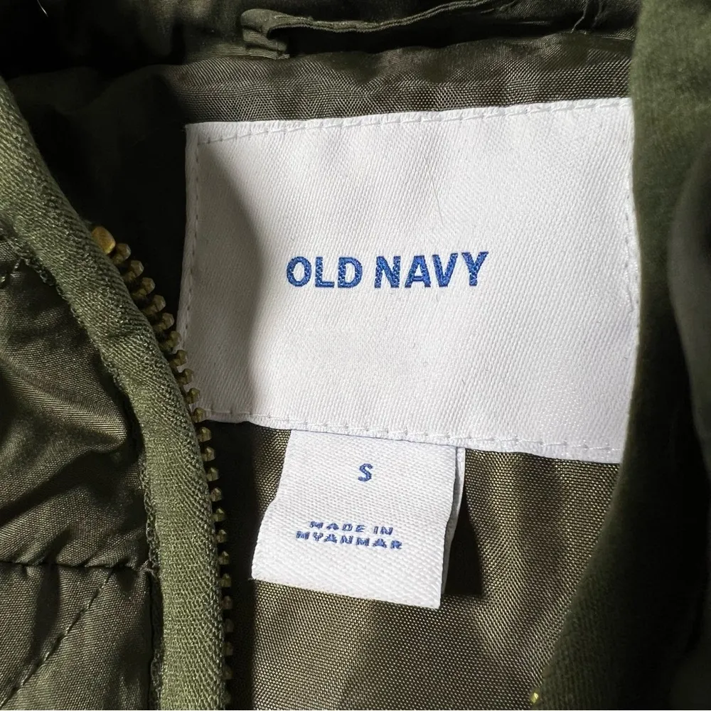 Old Navy Olive Green Quilted Zip Up Vest - Image 7