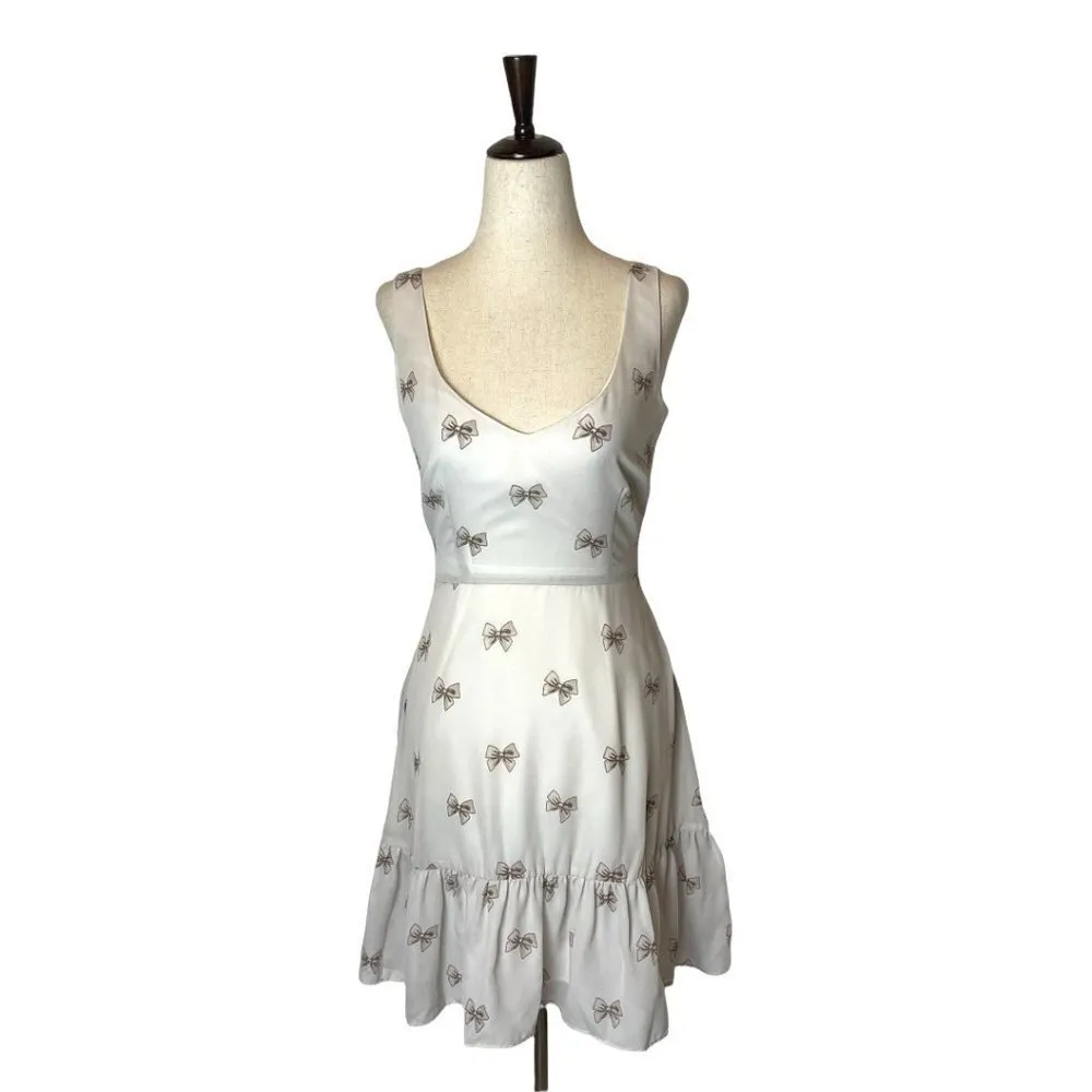 BB Dakota Revolve White Fit And Flare Mini Dress With Gray Bow Print Size‎ 0 - Image 3