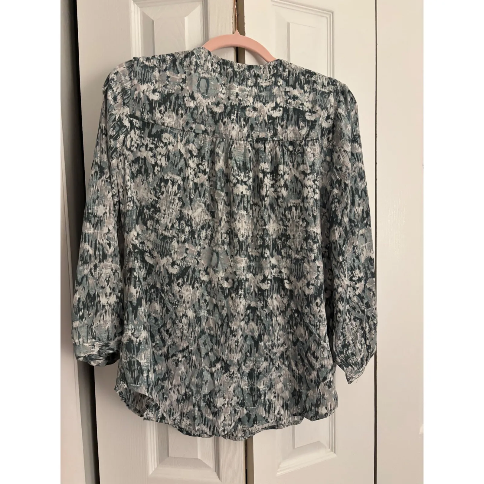 Liverpool Los Angeles V-Neck Tunic Blouse – Size Medium – Shades of Gree - Image 6