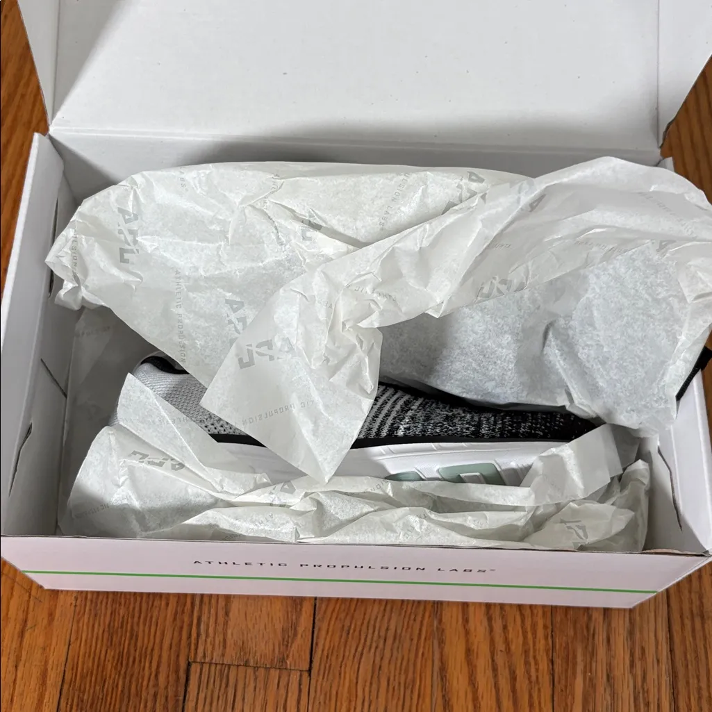 APL Techloom Pro Sneaker Black Grey White size 5 NWT‎ running - Image 9