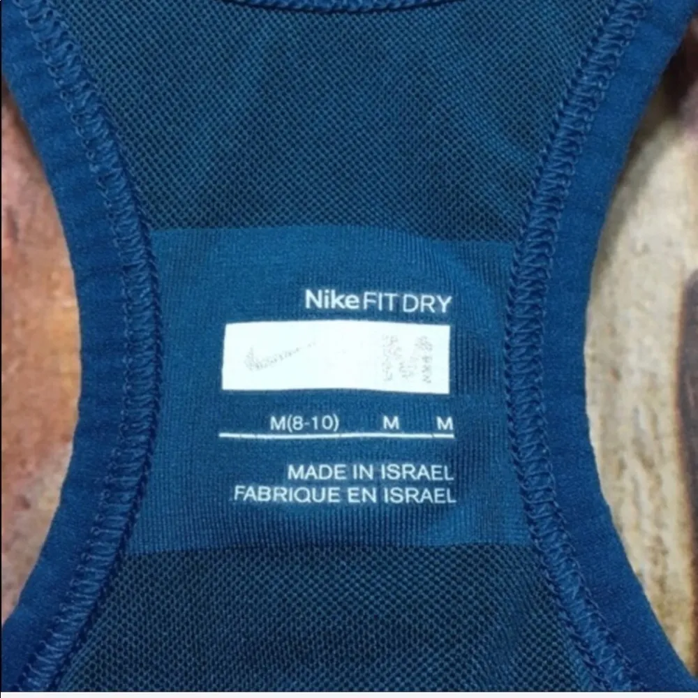 𝅺Nike Fit Dri adjustable strap racer back cami size medium - Image 3