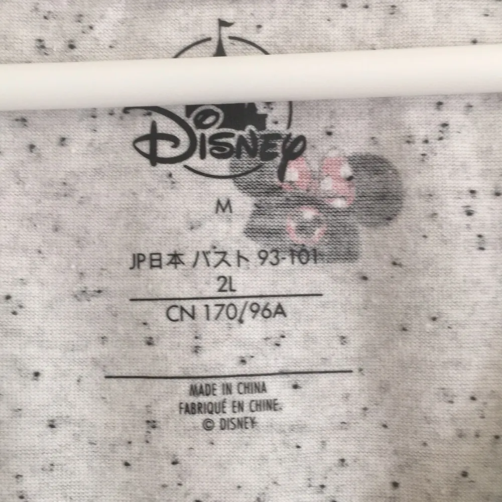 2/$15 Disney V Neck Minnie Hat Tee Size M - Image 2