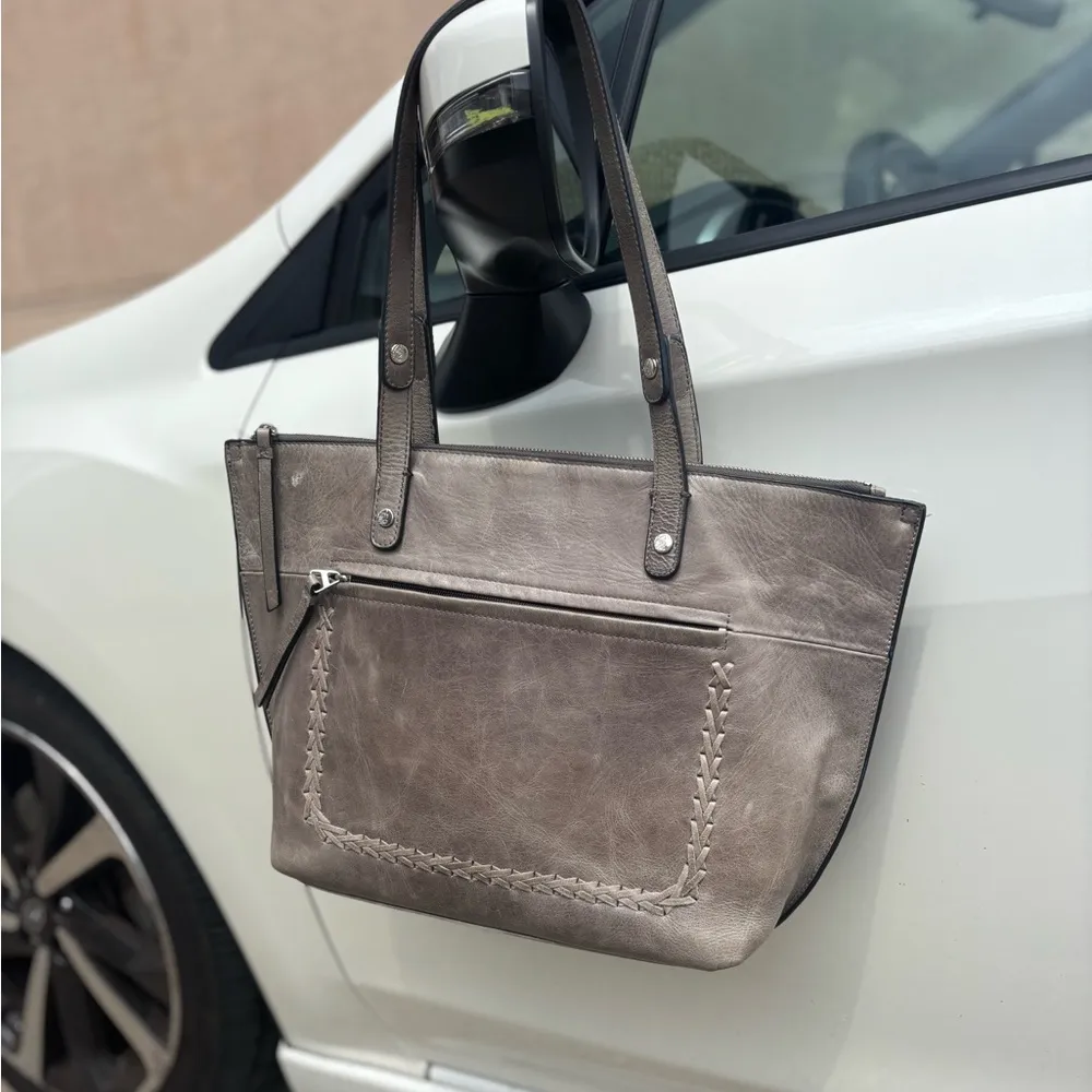 Tommy Bahama Elegant Gray Leather Tote Bag - Image 7