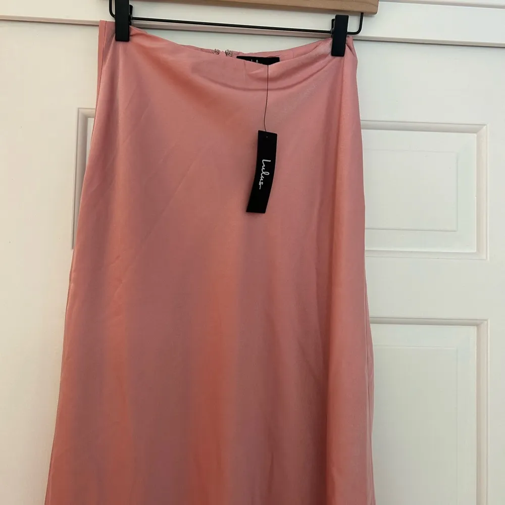 Lulu’s NWT Blissful Nature Blush Pink Satin Lace High-Rise Midi Skirt - Image 2
