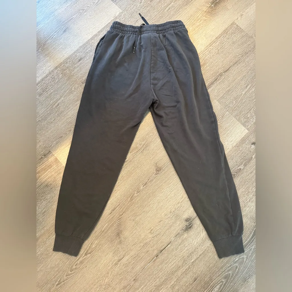 Gymshark Essentials Black Joggers Sweatpants Classic Fit Size Small - Image 2