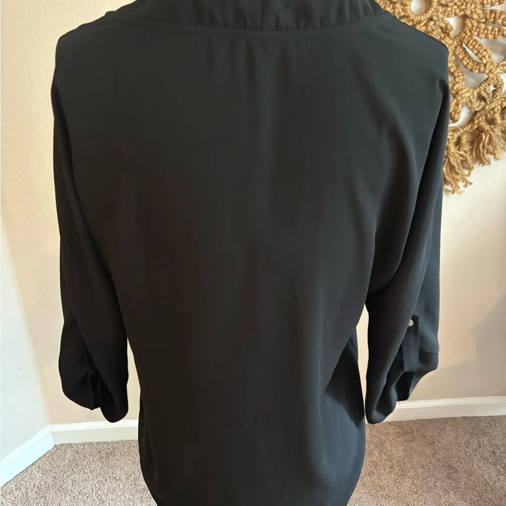 Gibson Black Relaxed 3/4 Cuffed Sleeve Blouse - Image 3
