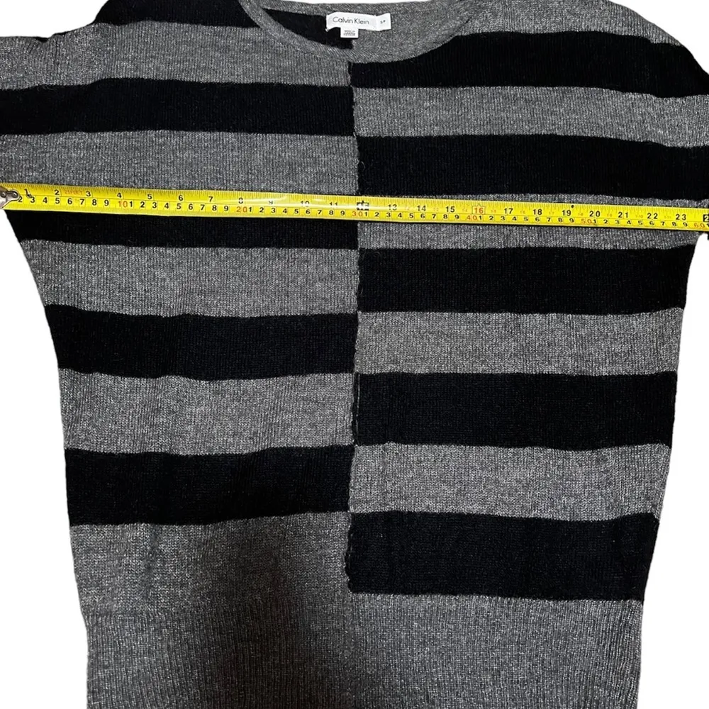 Calvin Klein Woman’s lightweight sweater: Size S - Image 4