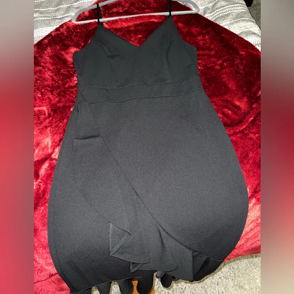 Black Charlotte Russe Body Con Mermaid Style LBD V Neck Size Large - Image 2