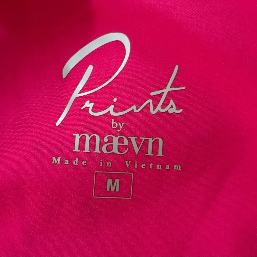 NWT Maevn Pink, Cure, Hope Breast Cancer Awareness Scrub Shirt Size M - Image 4