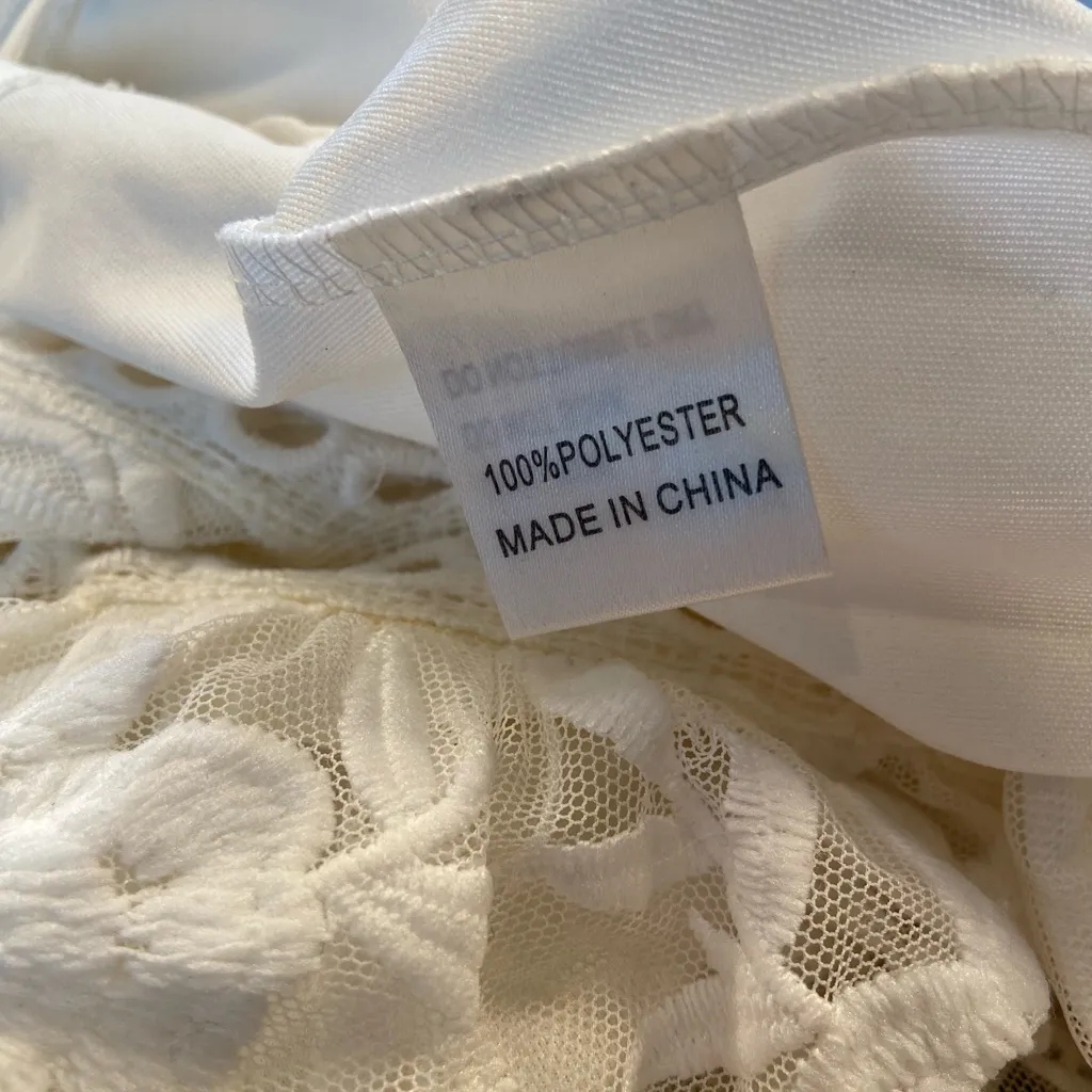 LF Seek The Label,‎ White lace Romper, plunge V neck line size Small - Image 9