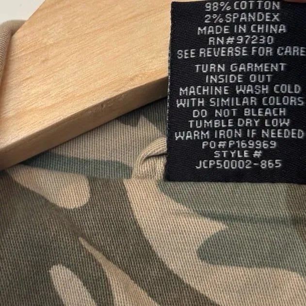 Almost Famous  Camo Vest Size Large - Image 7