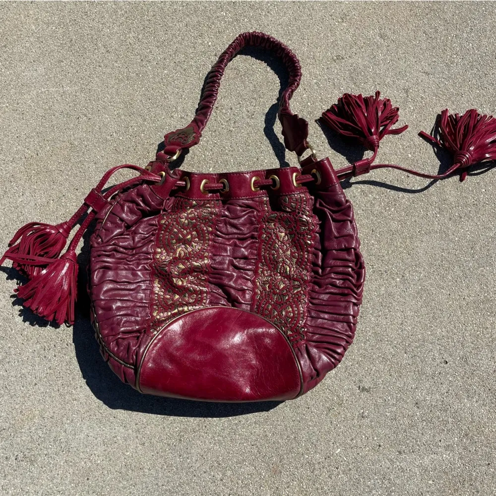 Isabella Fiore  Bucket Bag - Image 15