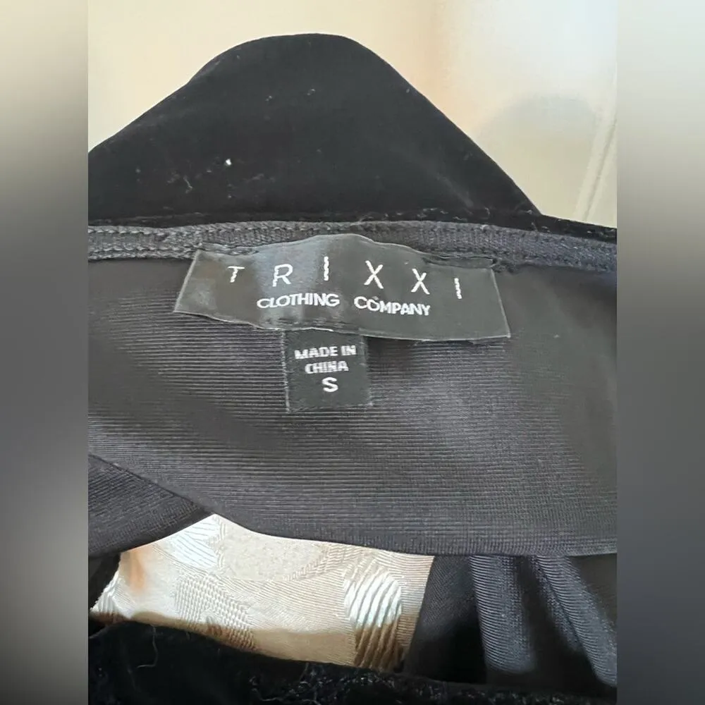 Francesca's Trixxi V-Neck Velvet Floral Mini Wrap Dress Small - Image 7