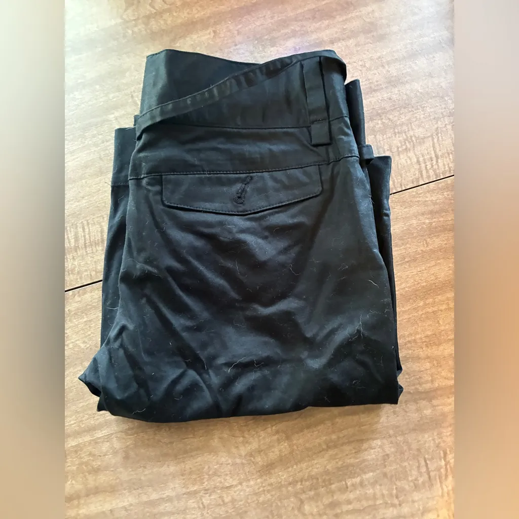Woman’s Old Navy Black Bermuda Shorts With Tie Belt 2 clips and Zipper Closure - Image 5