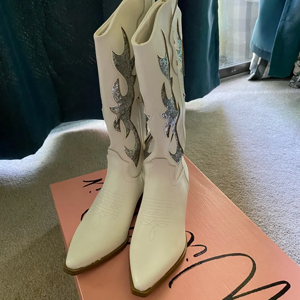 Wild Pair White and Silver Heeled Boots - Image 2