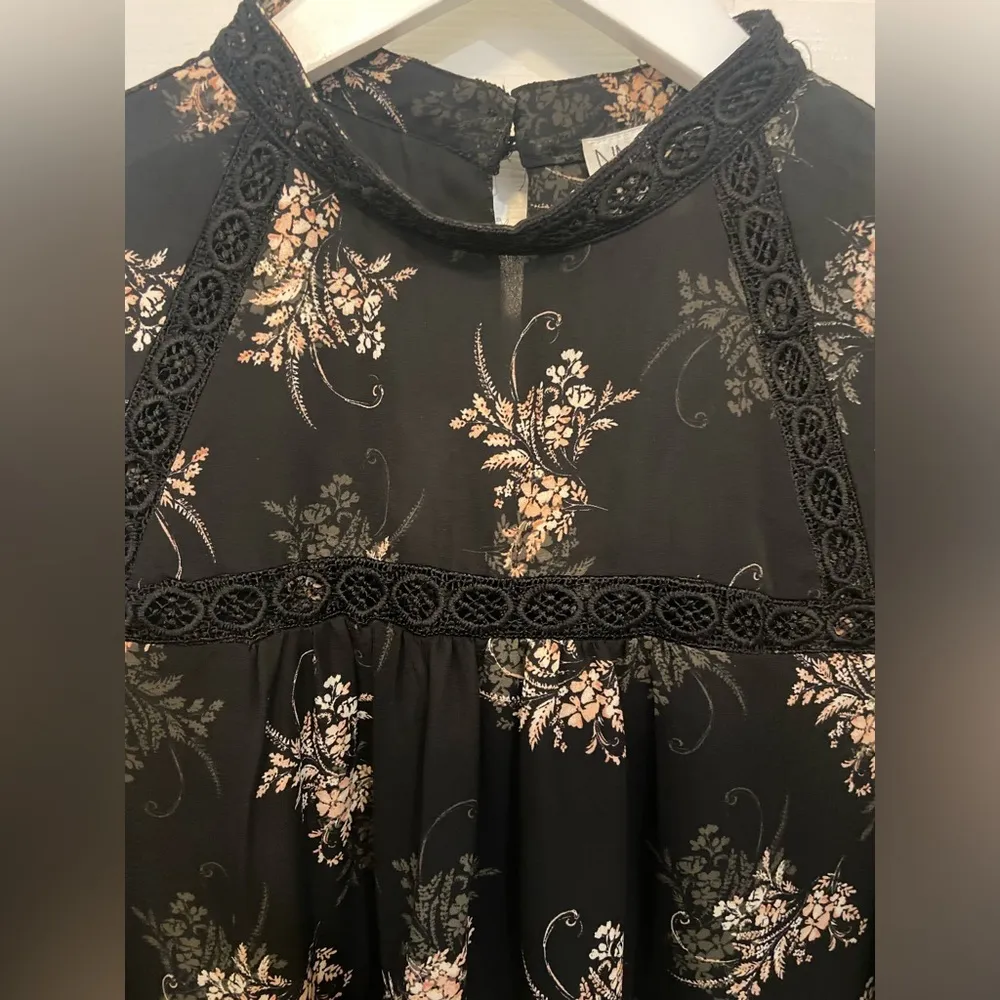 Neiman Marcus floral mesh top - Image 2