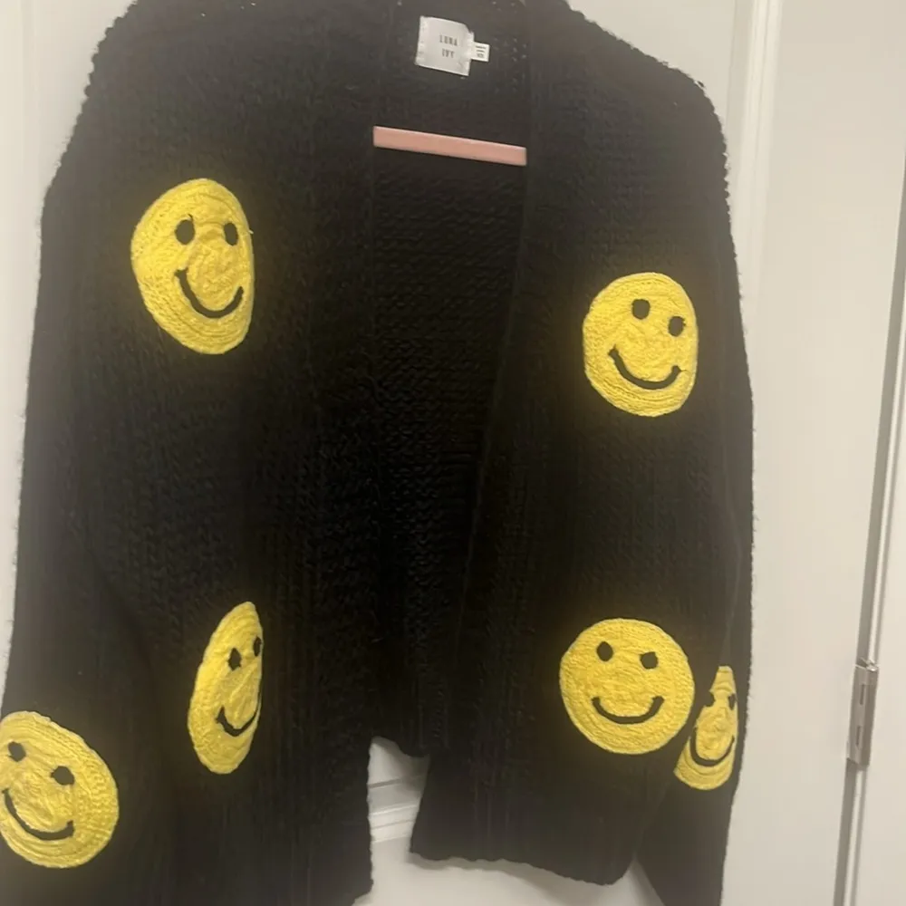 NWT Luna Ivy Puff Smiley Face Open Front Cardigan Chunky Oversize Black Size XS Yellow - Image 5