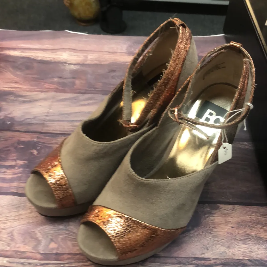 BC sz 8 women shoes - Image 3