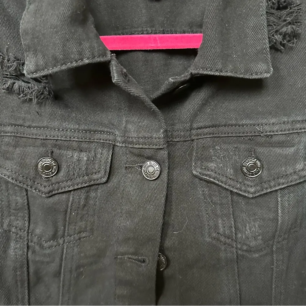 Denim Blvd Los Angeles black cropped denim distressed jean jacket L - Image 2