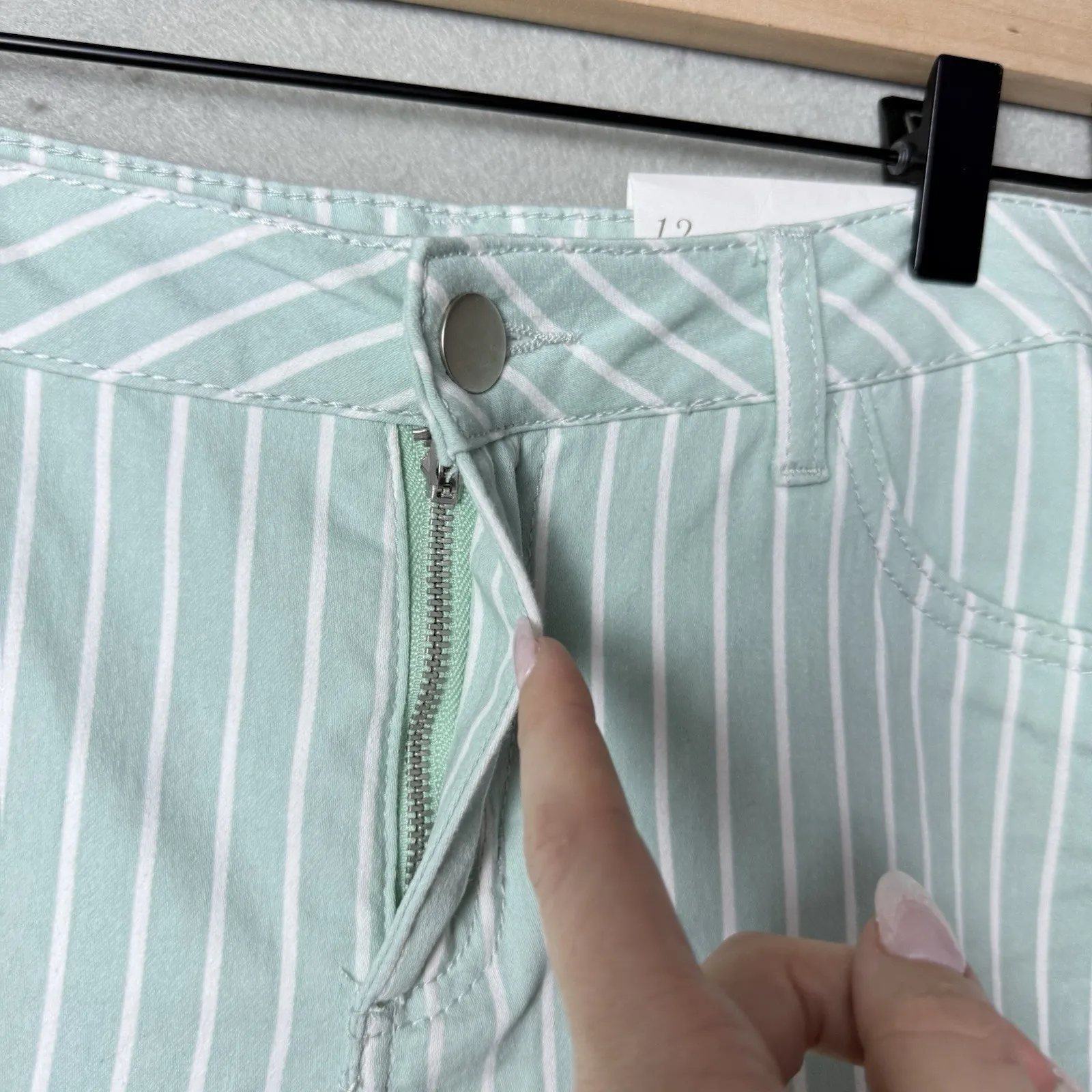 Cato Women's Green and White Striped Pants Jeans Size 12 NWT - Image 4