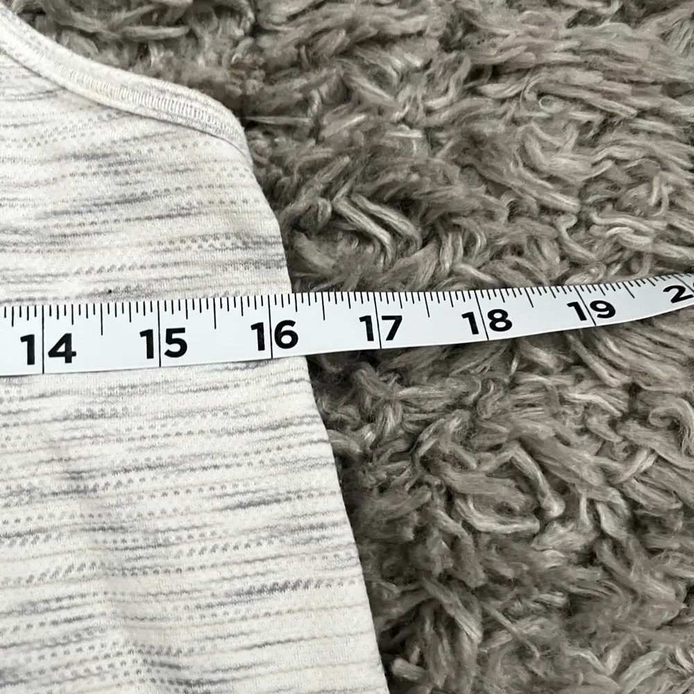 Lululemon pleated love tank size 6 - Image 2