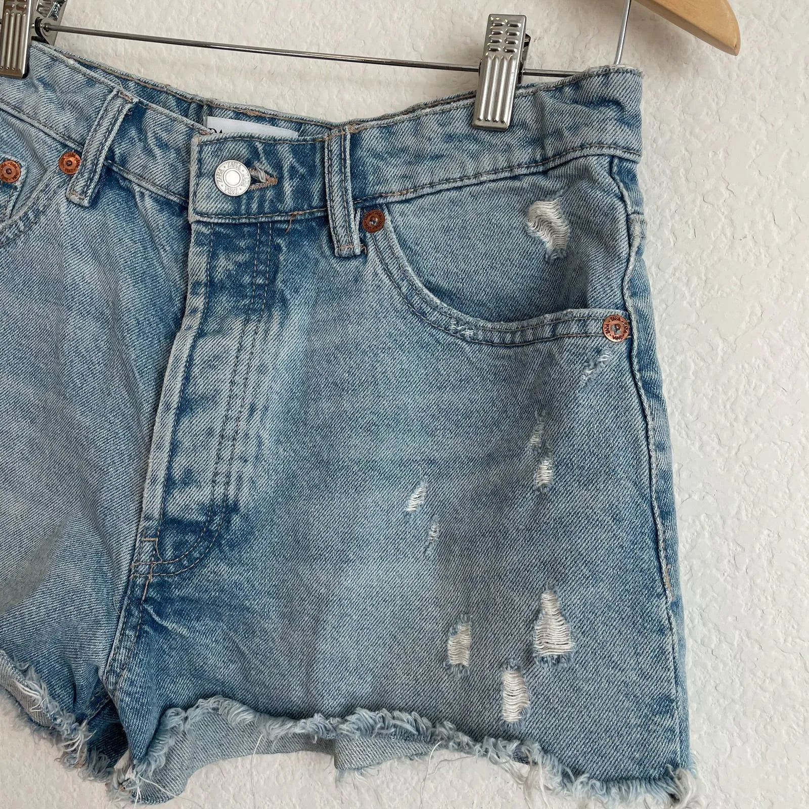 ZARA Distressed Denim Cut Off High Rise Shorts - Image 3