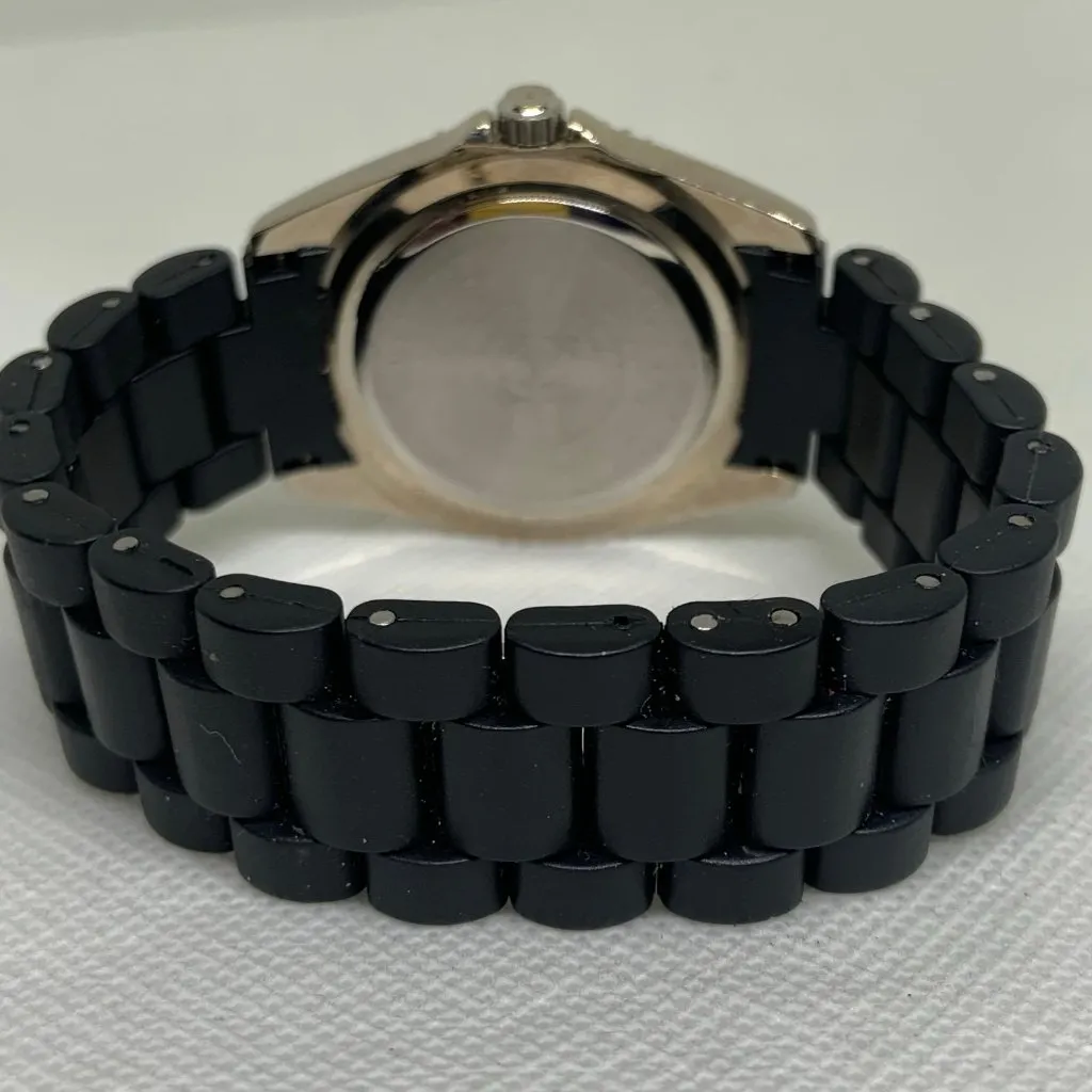 Vernier women’s watch quartz analog rhinestones silver tone 38mm running - Image 5