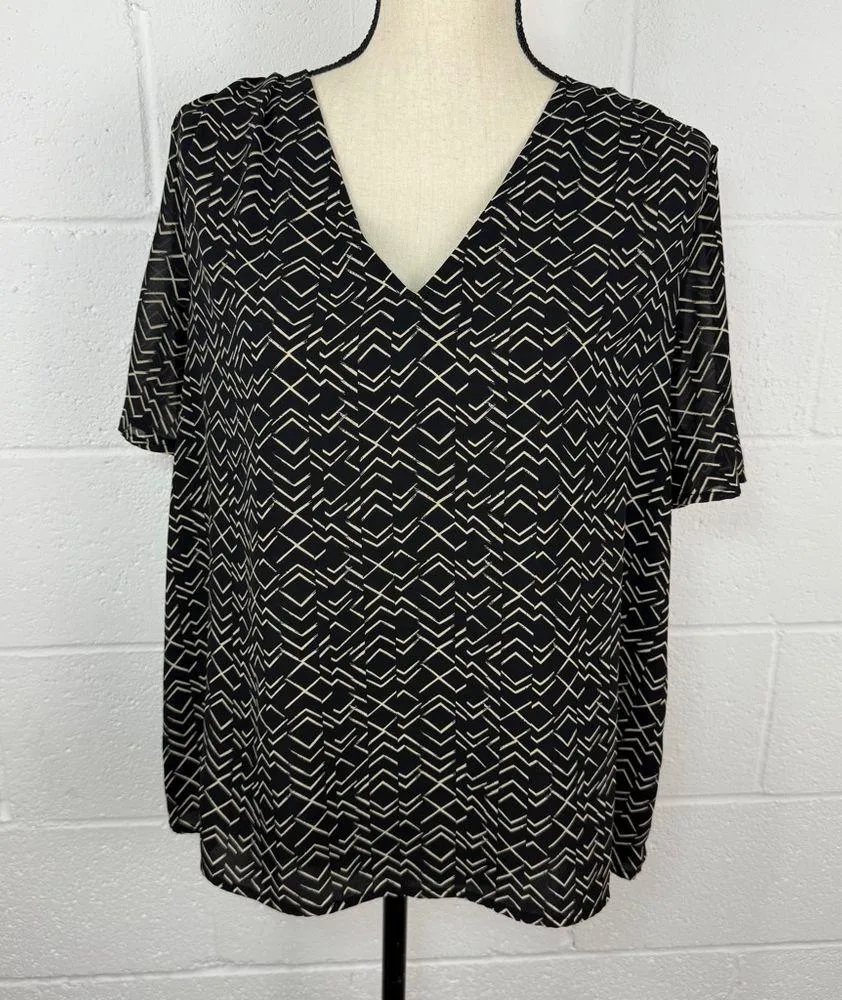 Nordstrom Rack Women's Black & Tan Broken Diamonds V-Neck Flutter Sleeve Blouse - Image 4