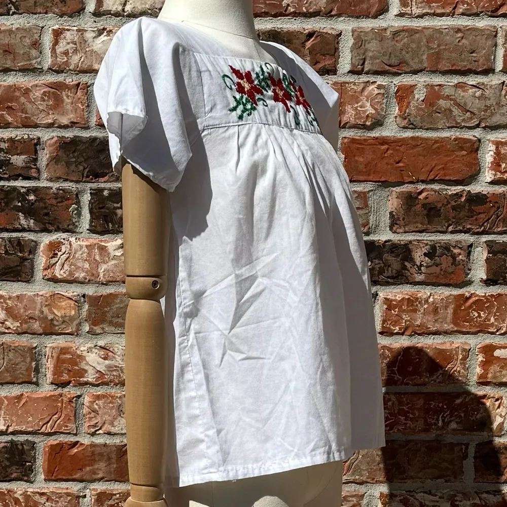 Handmade Mexican Pueblo embroidered poinsettia top / XS / Good condition* - Image 4