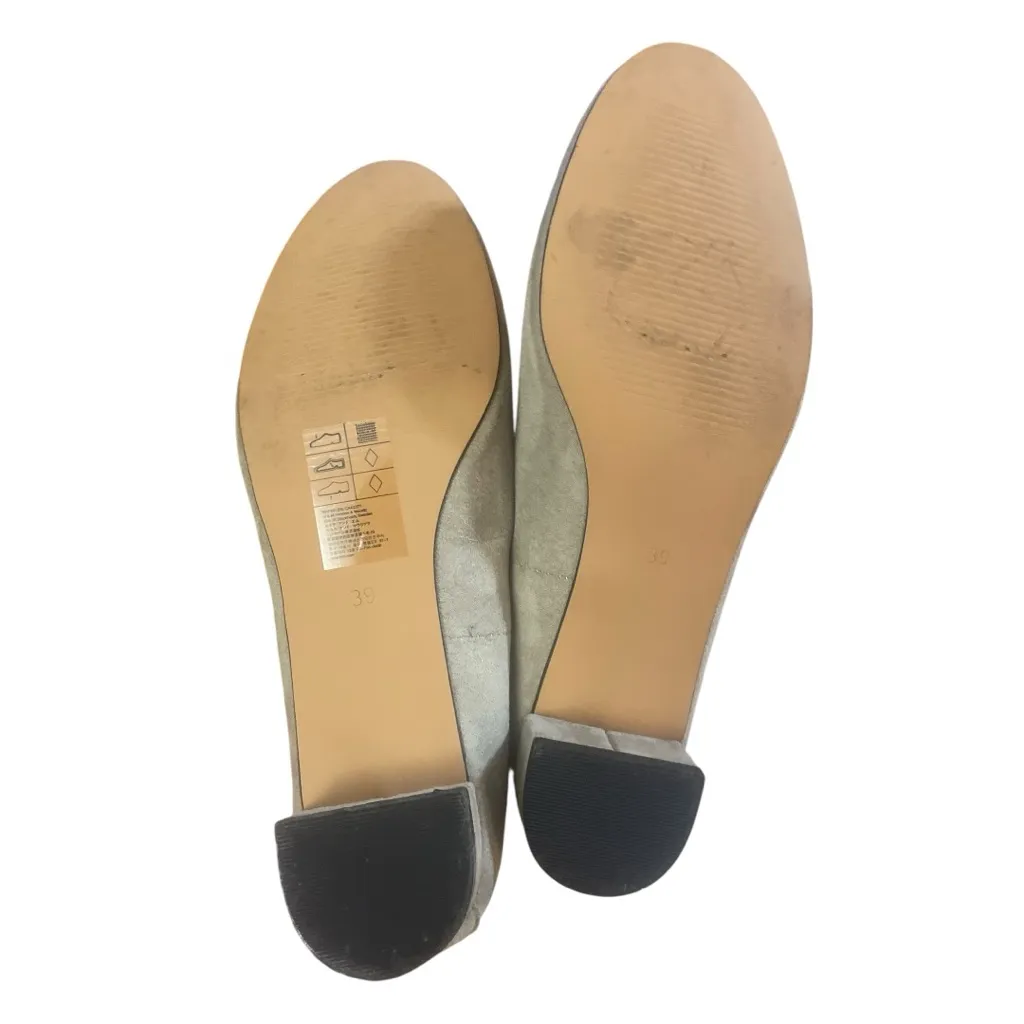 H&M Women's Light Gray Suede Mini Heel - Image 5