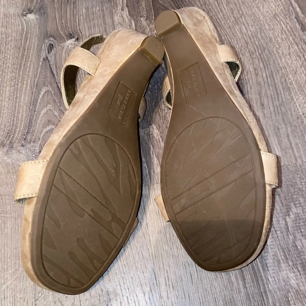 Anne Klein IFlex women's sz 8.5M bedazzled comfy shoes with small heel. - Image 9