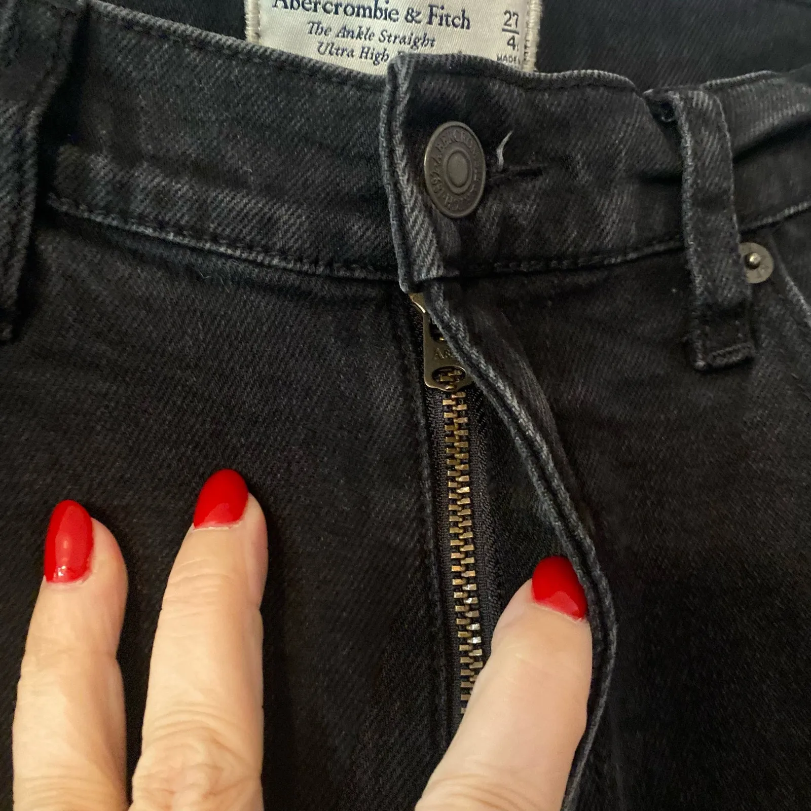 Abercrombie & Fitch Ankle Straight Ultra High Rise Jeans Women size 4 / 27 Short - Image 3