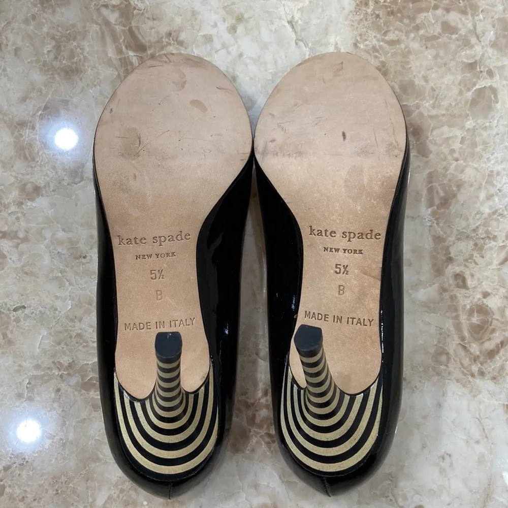Karolina Black Striped Pumps. Size 5.5 - Image 4