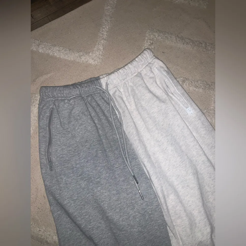 superdown  Rena revolve white and grey split side sweatpants $90 L - Image 3