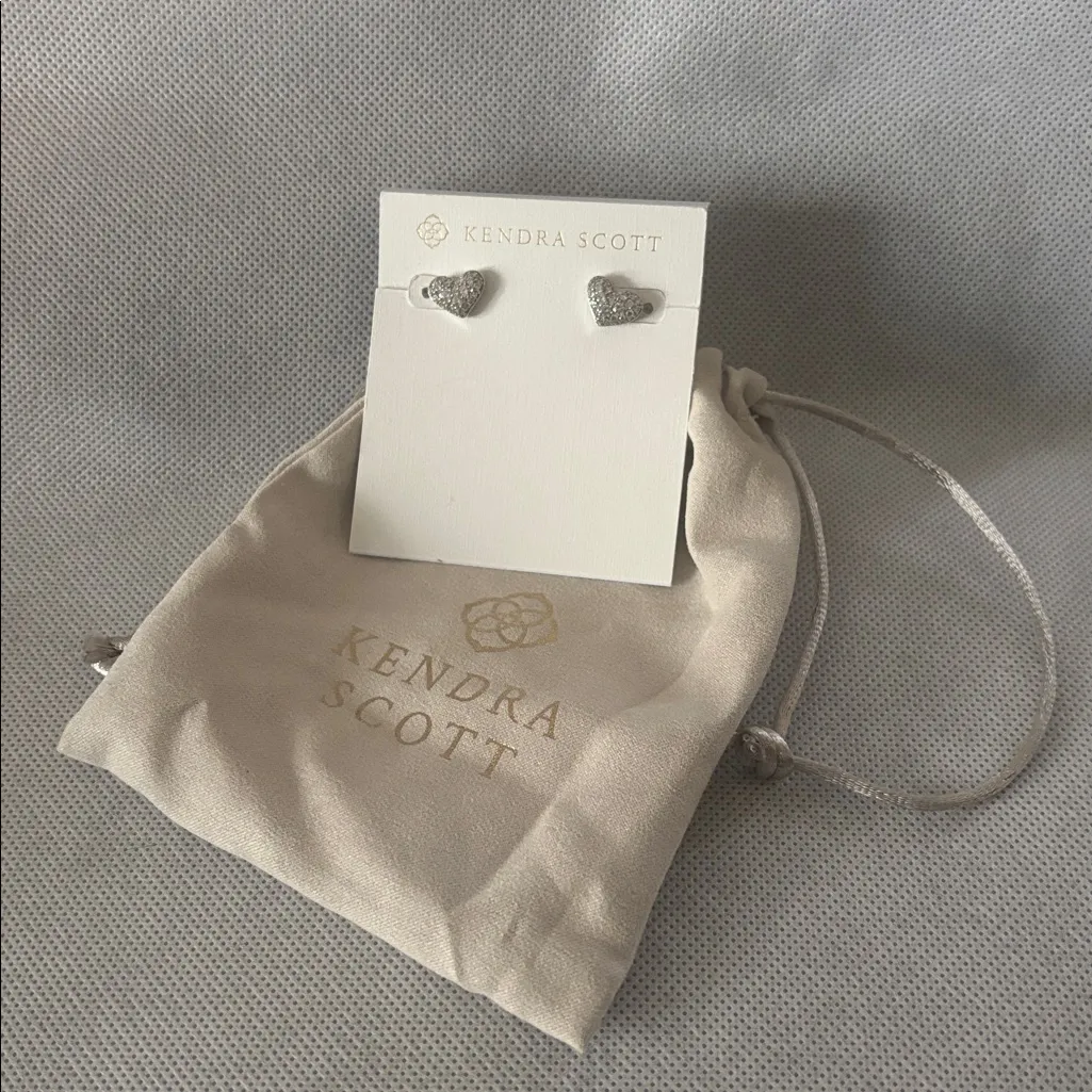 Kendra Scott Ari Pavé Crystal Heart Earrings in White Crystal and Silver Tone - Image 3