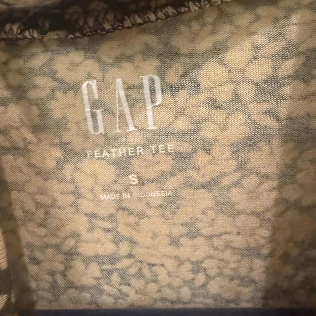 GAP Black and Cream Floral Women’s  Shirt - Image 4