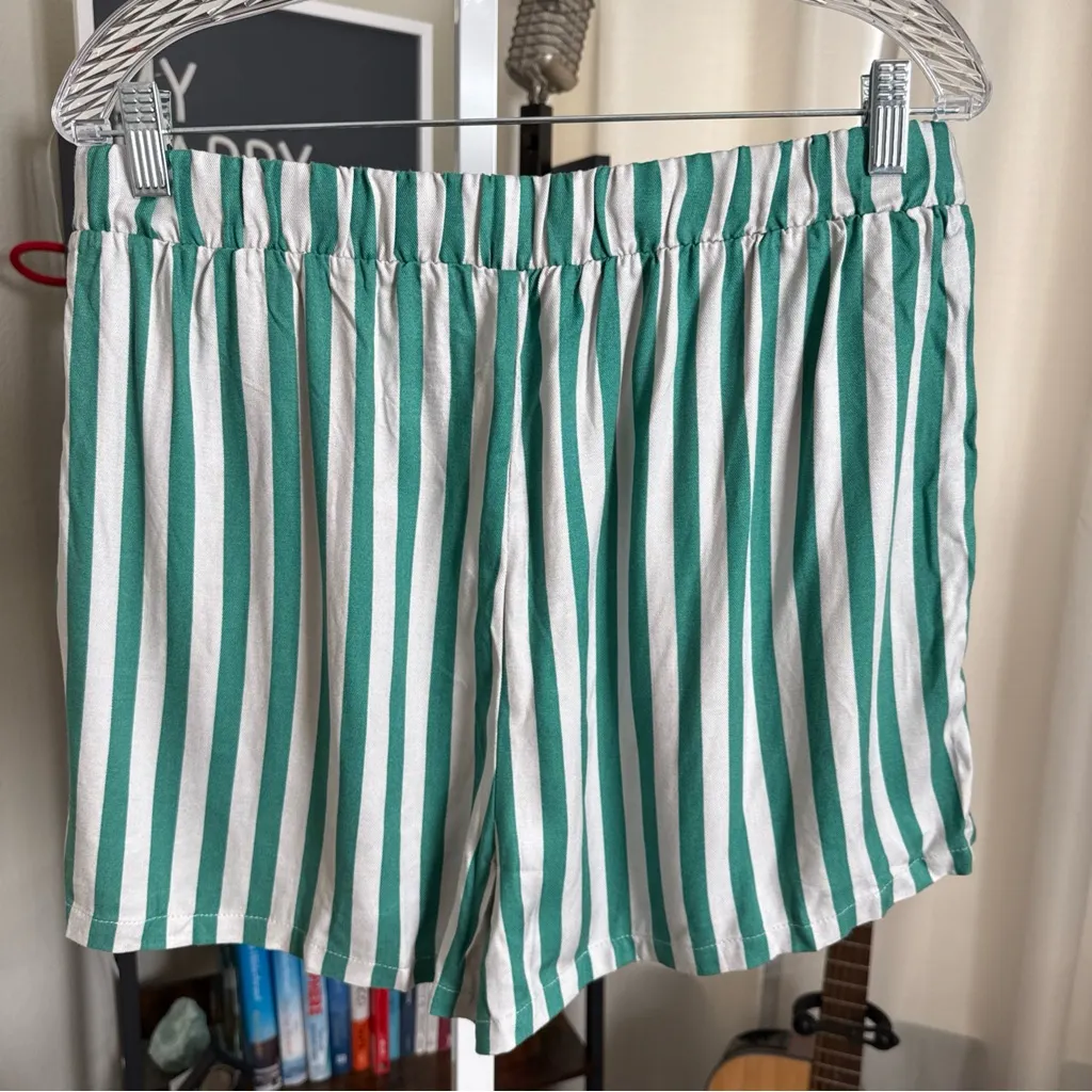 ZOE + LIV Malibu Tennis Club Graphic Green White Striped Shorts Size XL NWT $17 - Image 4