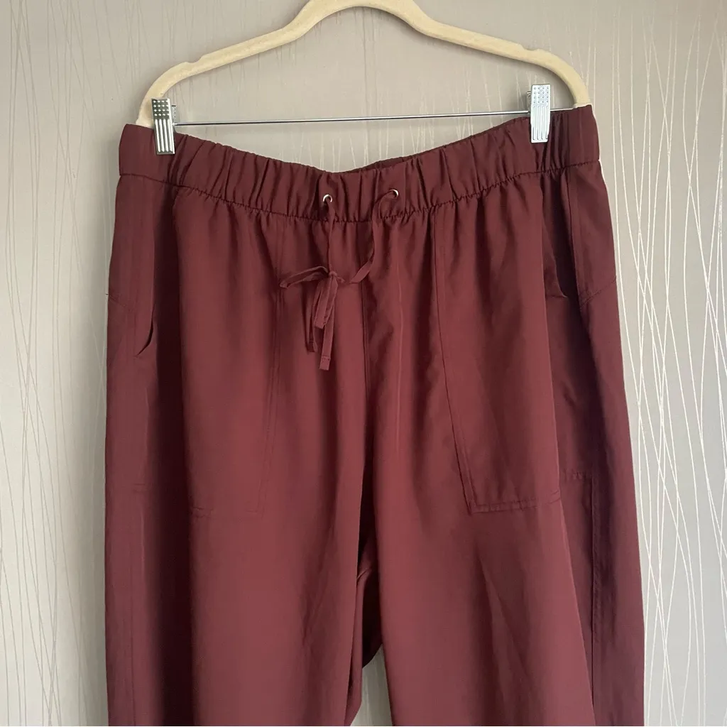 Old Navy Cropped StretchTech Pants Womens size XL - Image 2