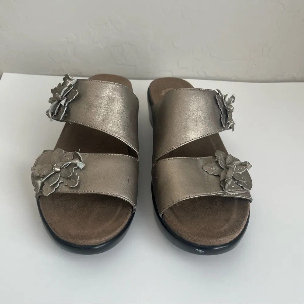 Dansko Donna Metallic Flower Double Strap Velcro Strap Sandals Size EU 39 - Image 4
