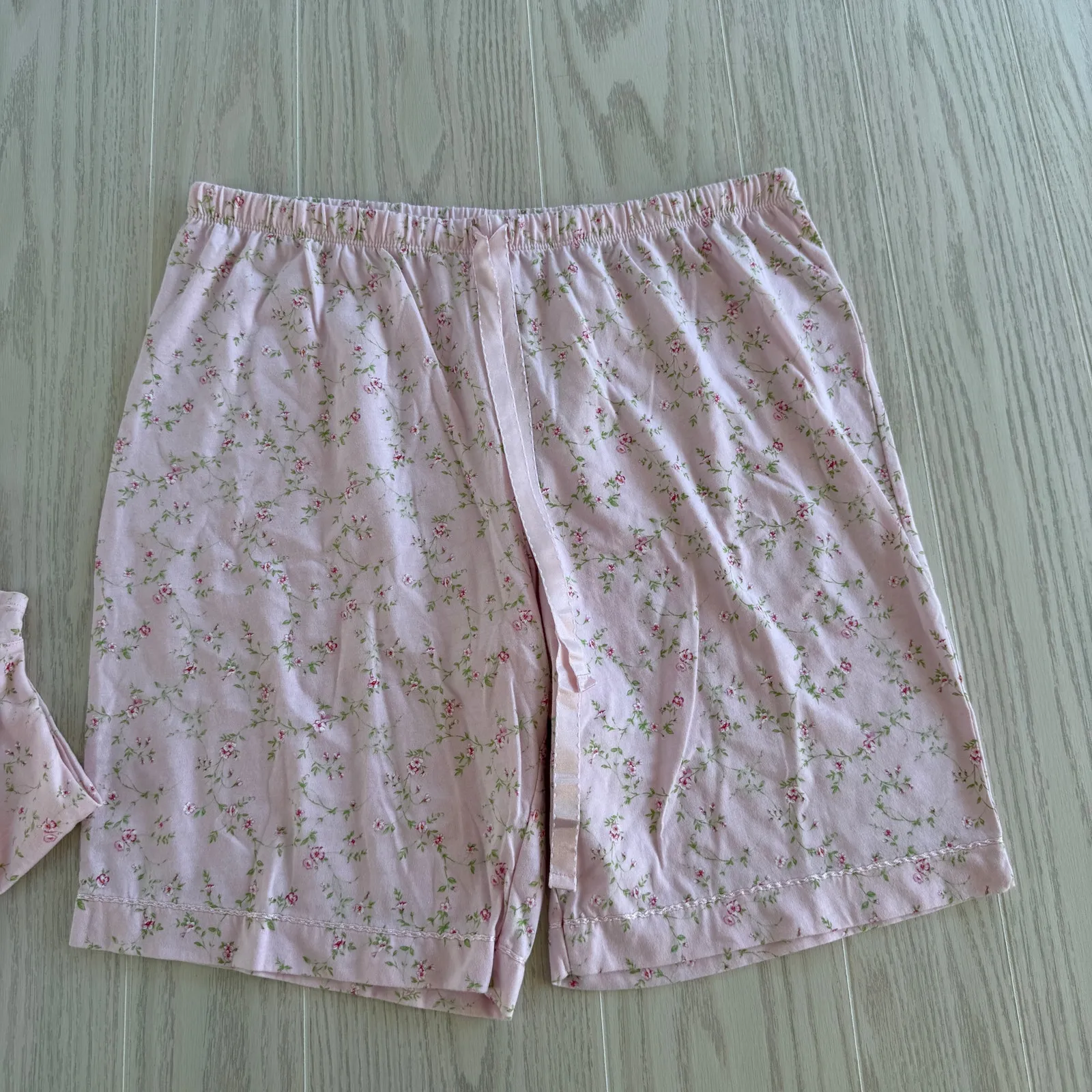 Aria Women’s Large Pink Floral Button Top & Bermuda Shorts PJ Set - Image 4