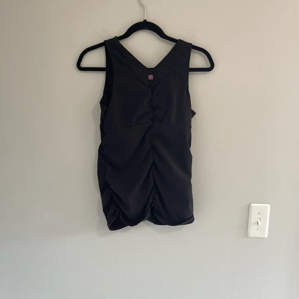 Women’s  athletic workout top size 6 - Image 4