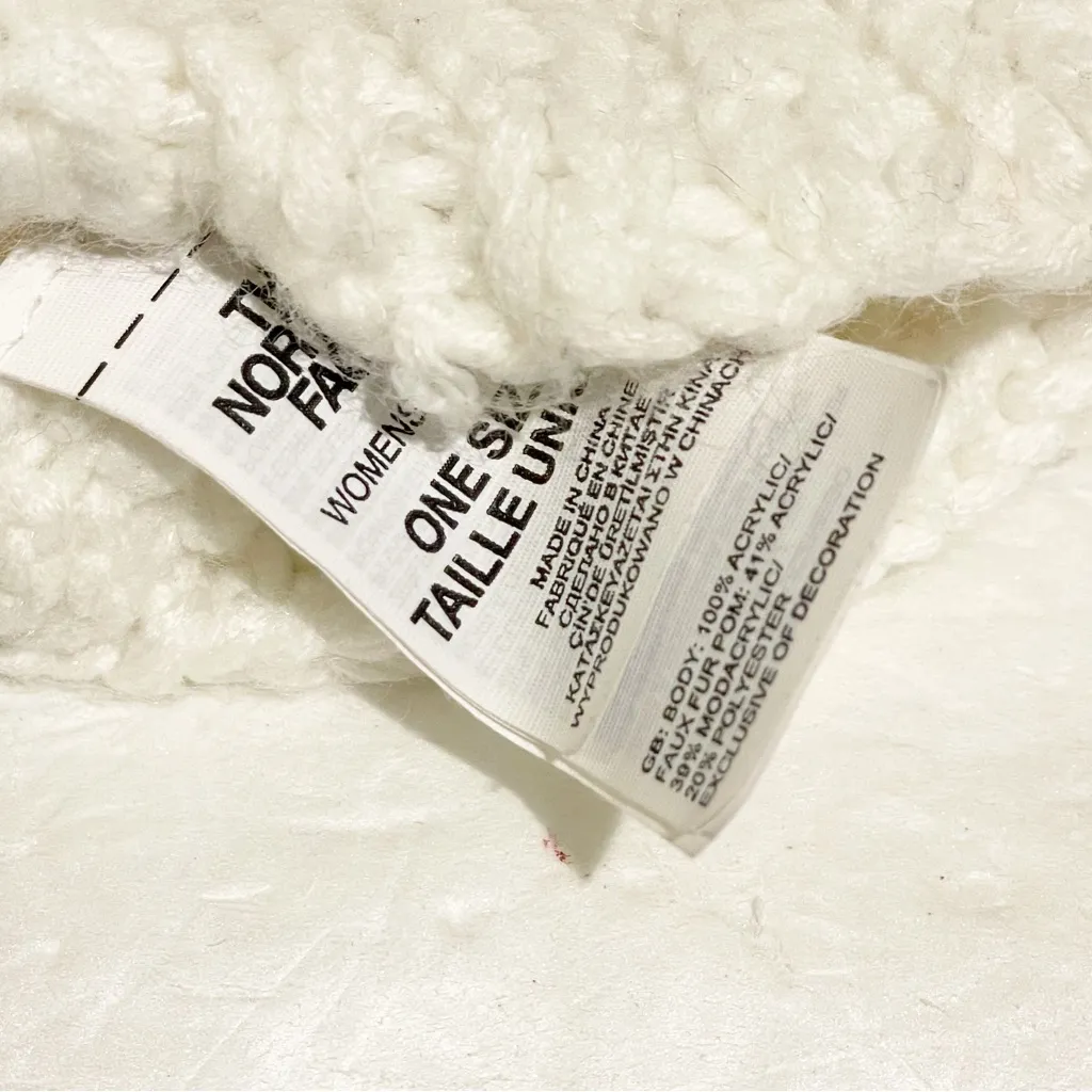 Northface Womans White Cable Thick Knit Pom Pom‎ Beanie Hat - Image 4