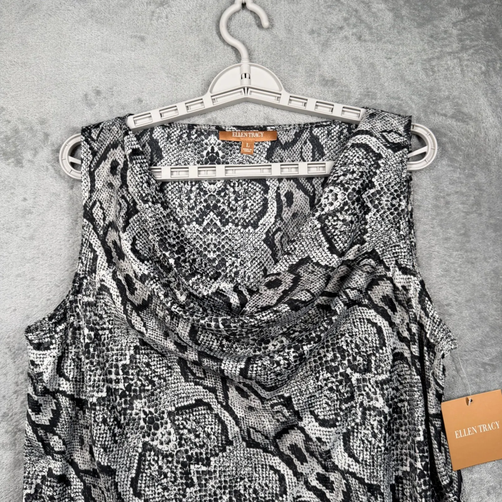 Ellen Tracy Top Large Black White Snake Print Cowl Neck Sleeveless Modern Chic - Image 4