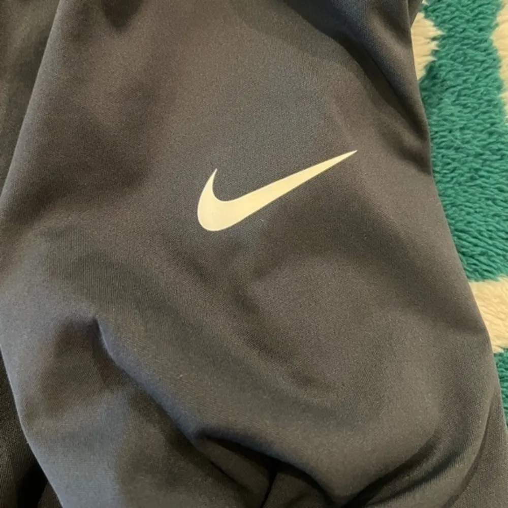 Nike Golf Women's Windbreaker Full Zip Jacket Hooded L‎ - Image 2