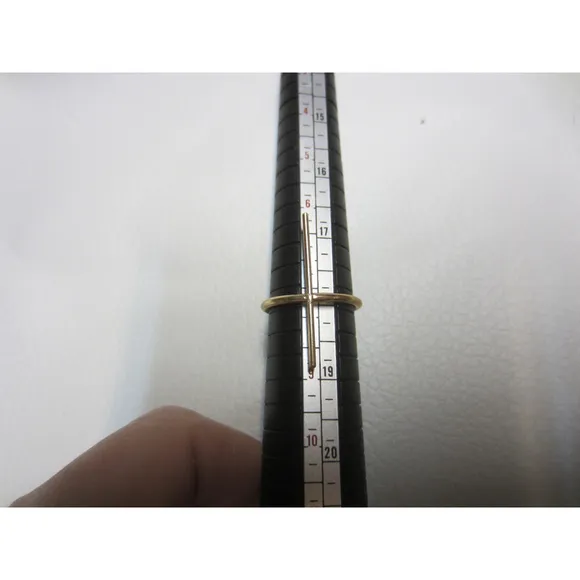 Gold Tone Thin Straight Bar Metal Ring Size 8 - Image 2