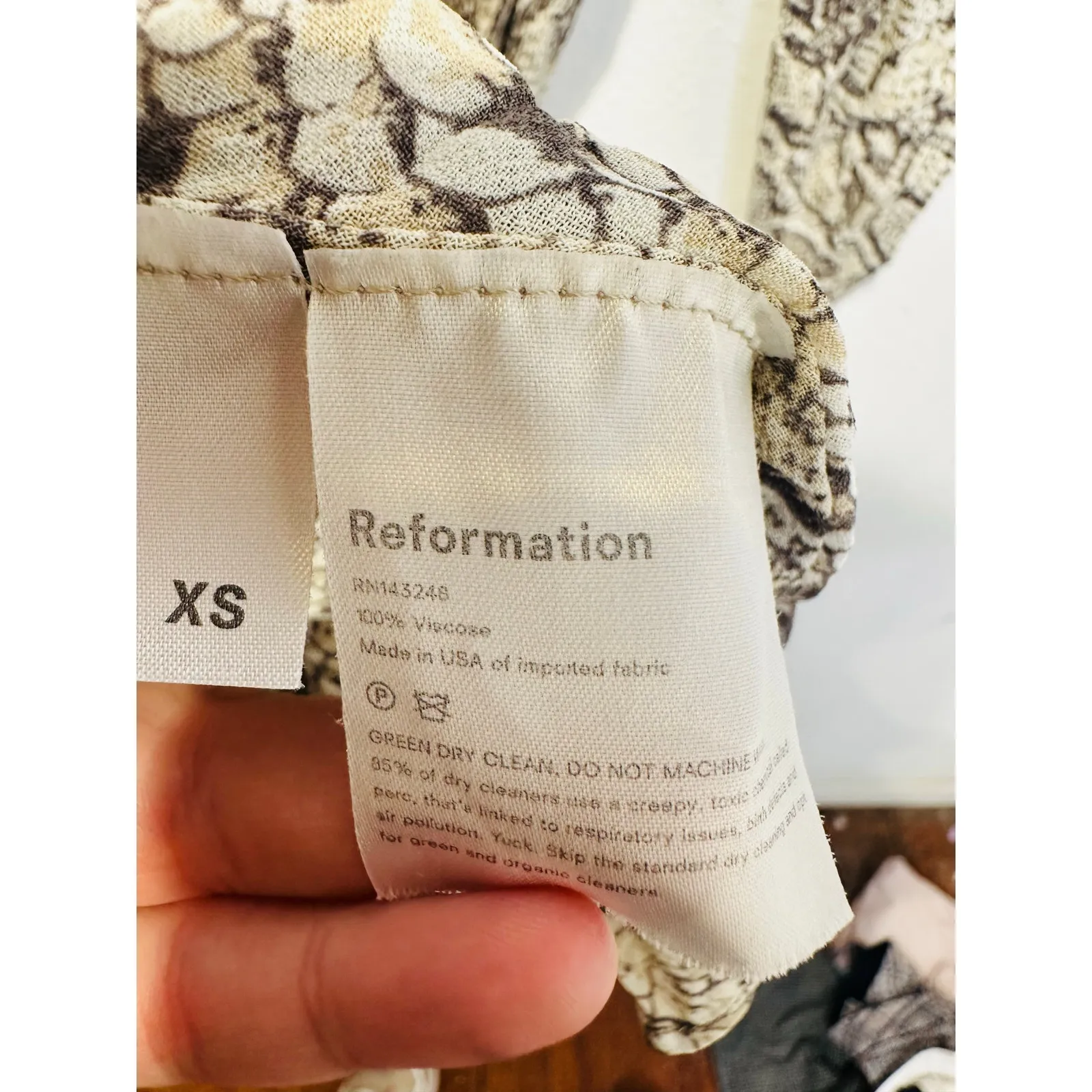 REFORMATION Grey Beige Animal Print Jaz Crepe Midi Wrap Python Snake Dress sz XS - Image 6