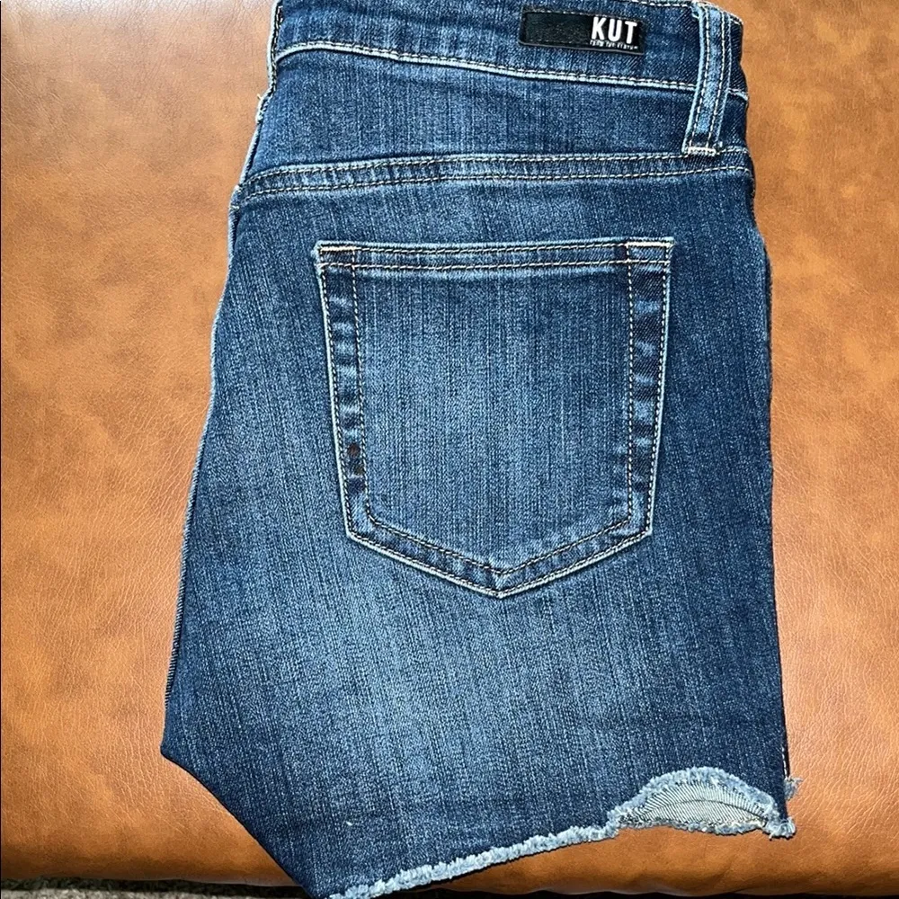 Kut From The Kloth Gidget Fray Short Mid Rise Size 8 - Image 3